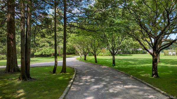 11 Bay RD, Quogue, NY 11959