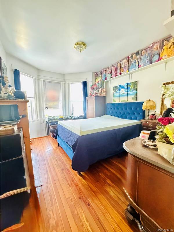 94-32 86th RD, Woodhaven, NY 11421