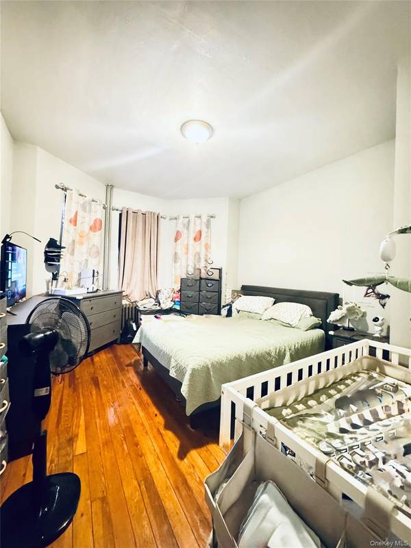 94-32 86th RD, Woodhaven, NY 11421