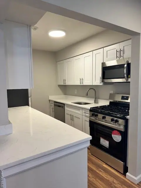 5 Pointe CIR #5, Coram, NY 11727