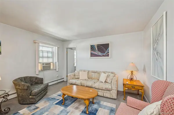 2537 Jerusalem AVE #2J, North Bellmore, NY 11710