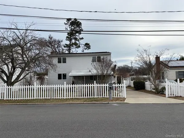 33 Lakewood AVE, Ronkonkoma, NY 11779