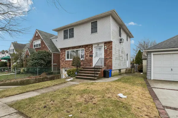174 Bellmore ST, Floral Park, NY 11001