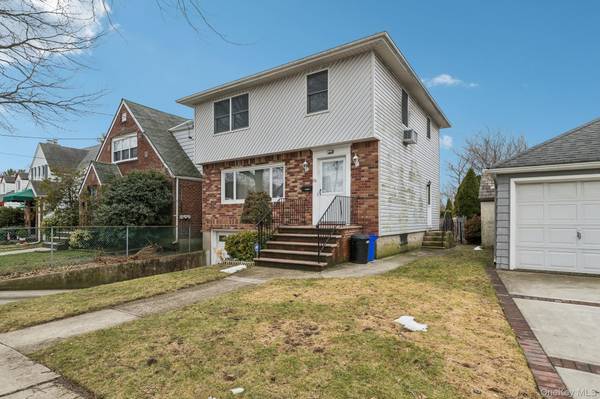 174 Bellmore ST, Floral Park, NY 11001