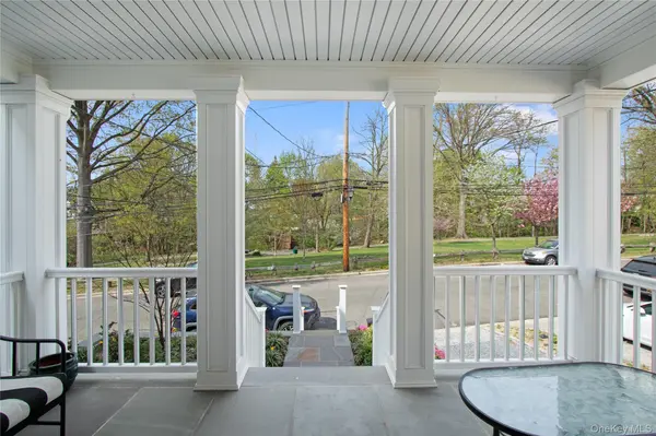 19 Charles ST, Port Washington, NY 11050