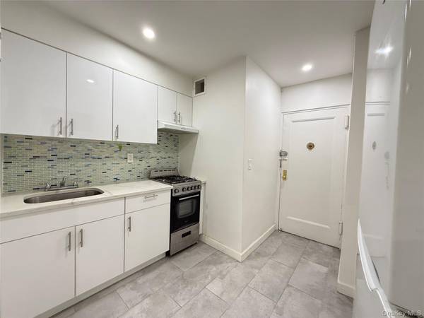 144-35 Sanford AVE #2C, Flushing, NY 11355