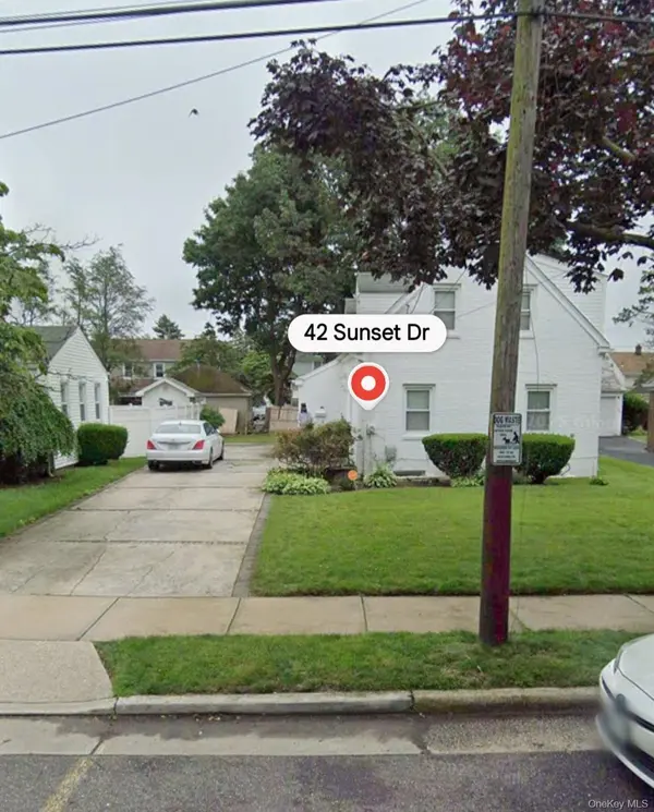 42 Sunset DR, Hempstead, NY 11550