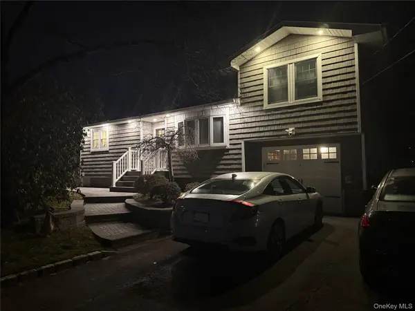 11 Meehan LN, Coram, NY 11727