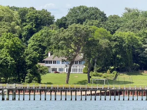 45 Cedar LN, Sands Point, NY 11050