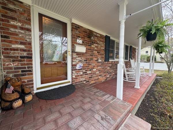 14 Hillside AVE, Saint James, NY 11780