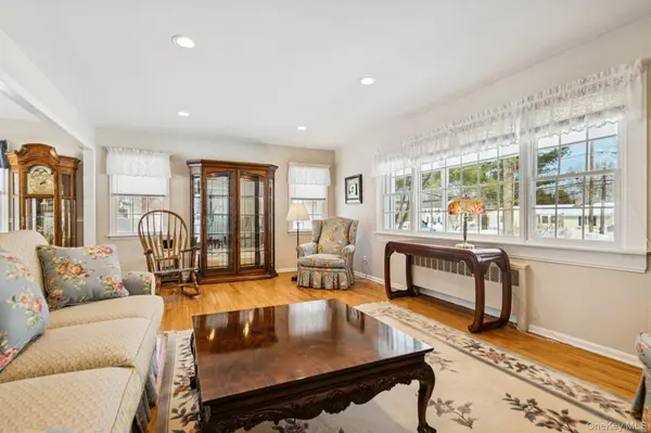 14 Hillside AVE, Saint James, NY 11780
