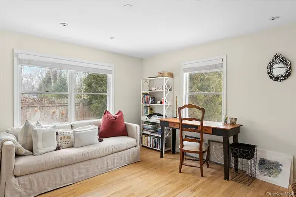 11 Valley ST, East Hampton, NY 11937