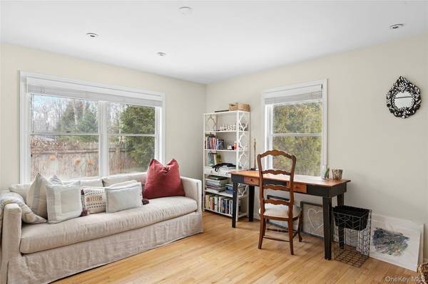 11 Valley ST, East Hampton, NY 11937