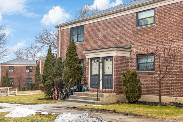 73-19 220th ST #140B2, Bayside, NY 11364