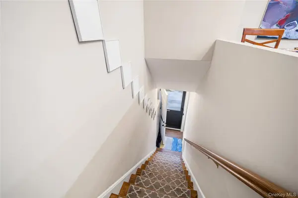73-19 220th ST #140B2, Bayside, NY 11364