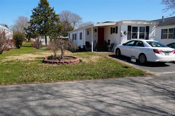703-106 Fresh Pond Avenue, Calverton, NY 11792