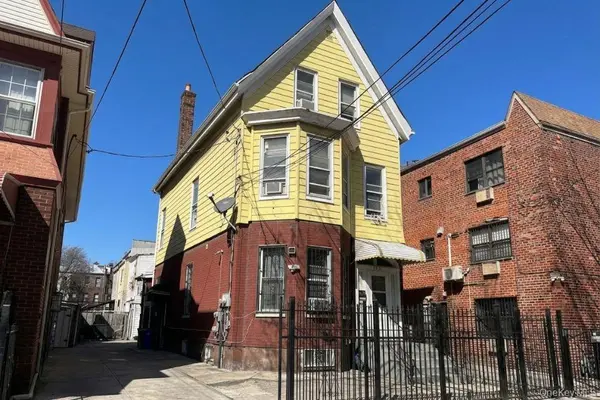 8315 Pettit AVE, Elmhurst, NY 11373