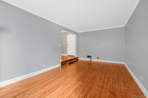 306 E Mosholu Pkwy #1F, Bronx, NY 10458