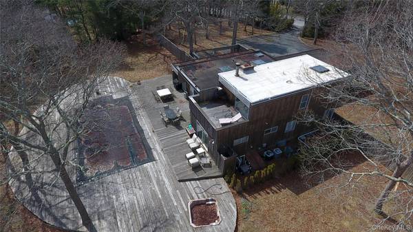 19 Fox Hollow DR, East Quogue, NY 11942