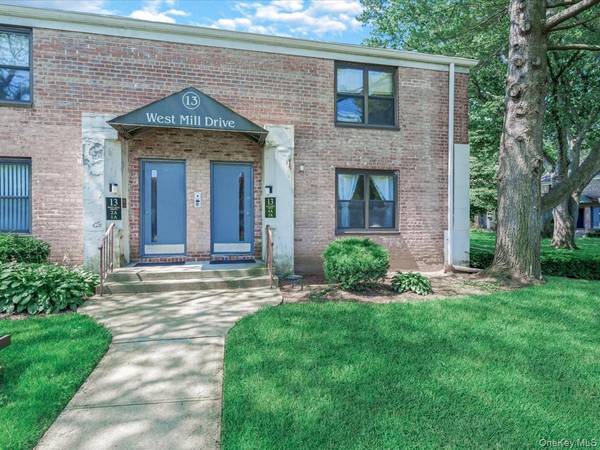 13 W Mill DR #3A, Great Neck, NY 11021