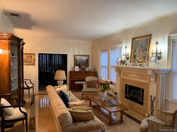365 Broadway, Lawrence, NY 11559