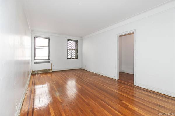 83-06 Vietor AVE #4R, Elmhurst, NY 11373