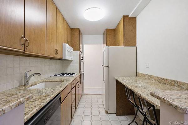 85-10 151st AVE #1C, Howard Beach, NY 11414