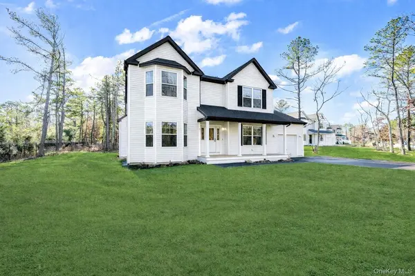 6 Baldwin CT, Medford, NY 11763