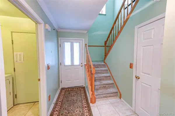 210 Erik DR, East Setauket, NY 11733