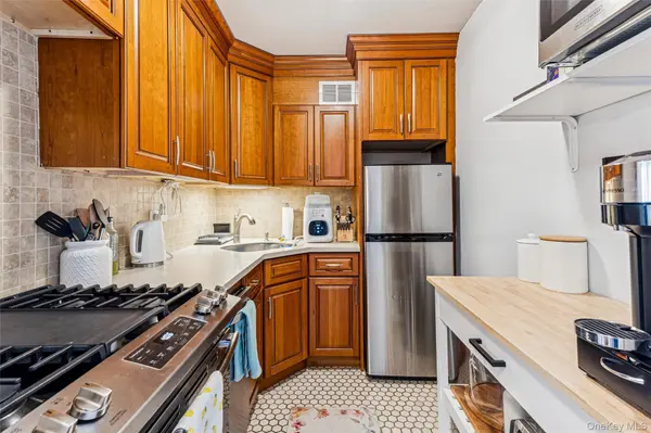 10230 66 RD #15G, Forest Hills, NY 11375