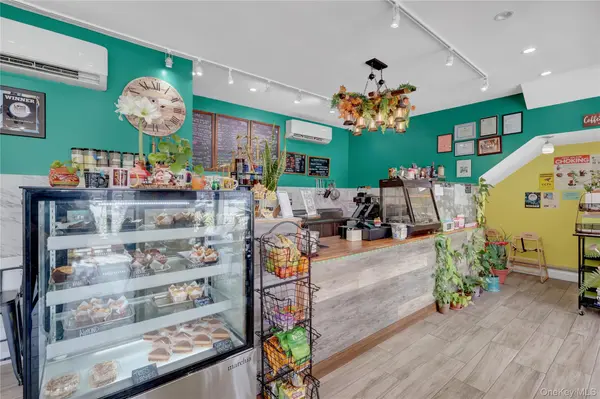 882 Hempstead TPKE, Franklin Square, NY 11010