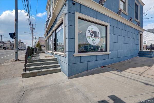 882 Hempstead TPKE, Franklin Square, NY 11010
