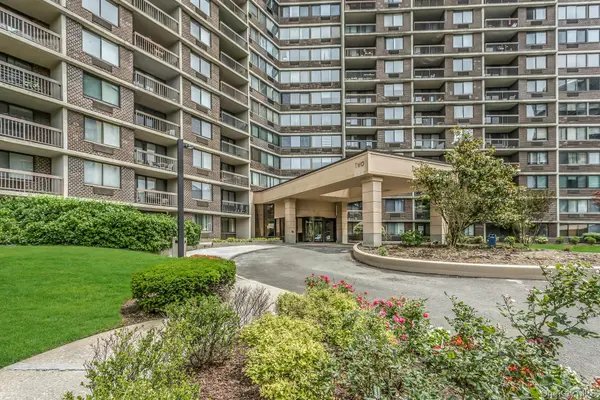 2 Bay Club #11F, Bayside, NY 11360