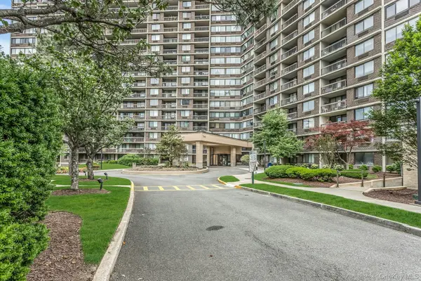 2 Bay Club #11F, Bayside, NY 11360