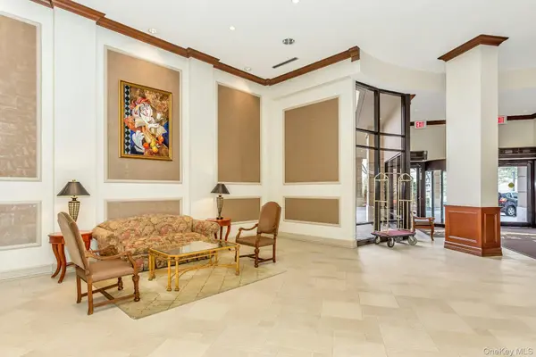2 Bay Club #11F, Bayside, NY 11360