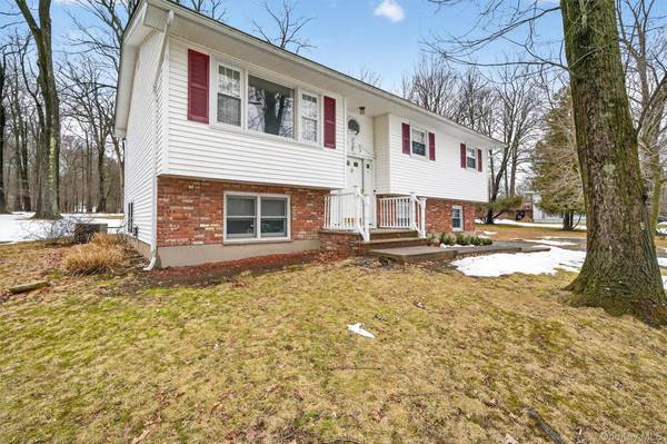 9 Eros DR, Airmont, NY 10952