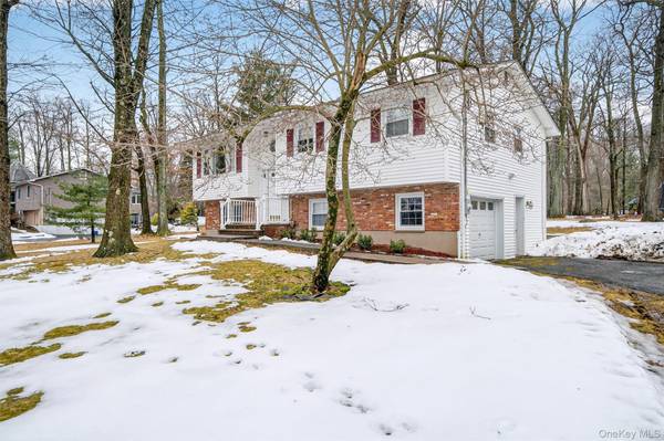 9 Eros DR, Airmont, NY 10952