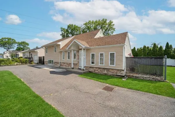 266 Ronkonkoma AVE, Ronkonkoma, NY 11779