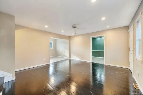 266 Ronkonkoma AVE, Ronkonkoma, NY 11779