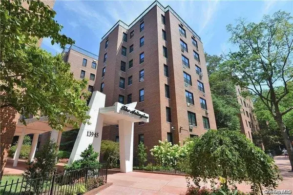 139-15 83rd AVE #506, Briarwood, NY 11435