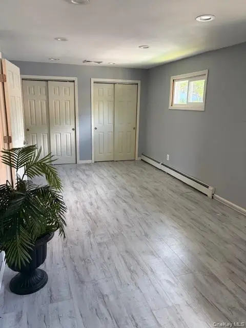 13 Gores DR, Mastic, NY 11950