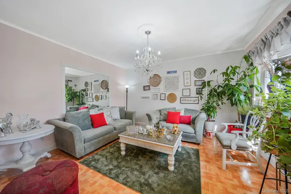 91-26 110th ST, Richmond Hill, NY 11418