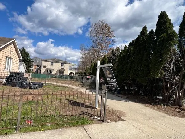 146-43 Bayside AVE, Flushing, NY 11354