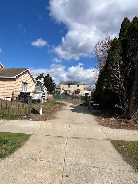 146-43 Bayside AVE, Flushing, NY 11354