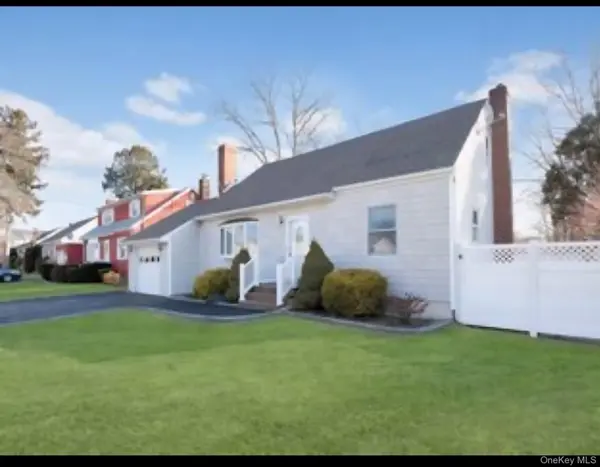 10 Bainbridge AVE, Melville, NY 11747