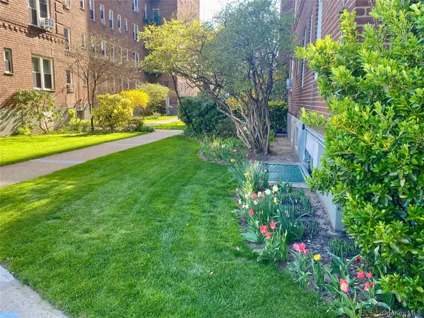 32 Cathedral AVE #6C, Hempstead, NY 11550