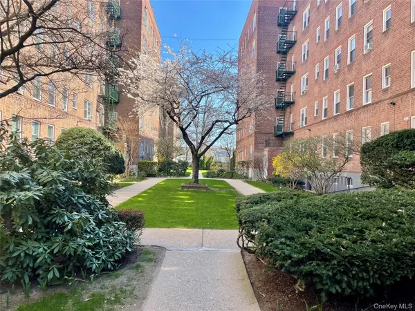 32 Cathedral AVE #6C, Hempstead, NY 11550