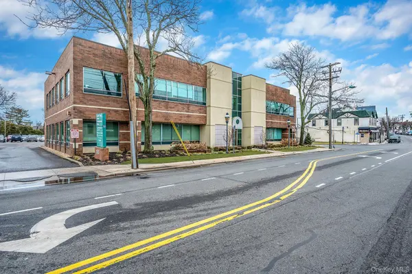180 E Main ST, Bay Shore, NY 11706