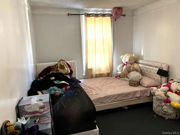 2236 121st ST, College Point, NY 11356