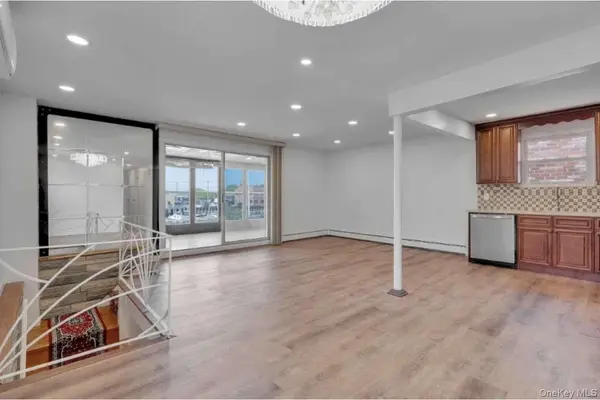 159-40 95th ST, Howard Beach, NY 11414